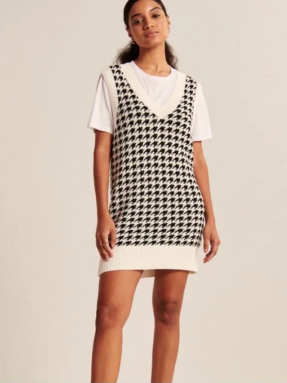 Abercrombie & Fitch Houndstooth V-Neck Knit Sweater Dress - Black & White